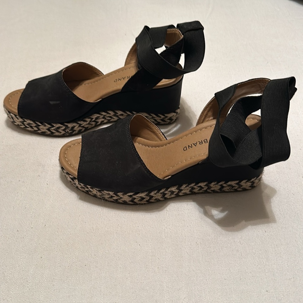 Lucky Brand black strappy sandals!🖤 - Picture 5 of 7